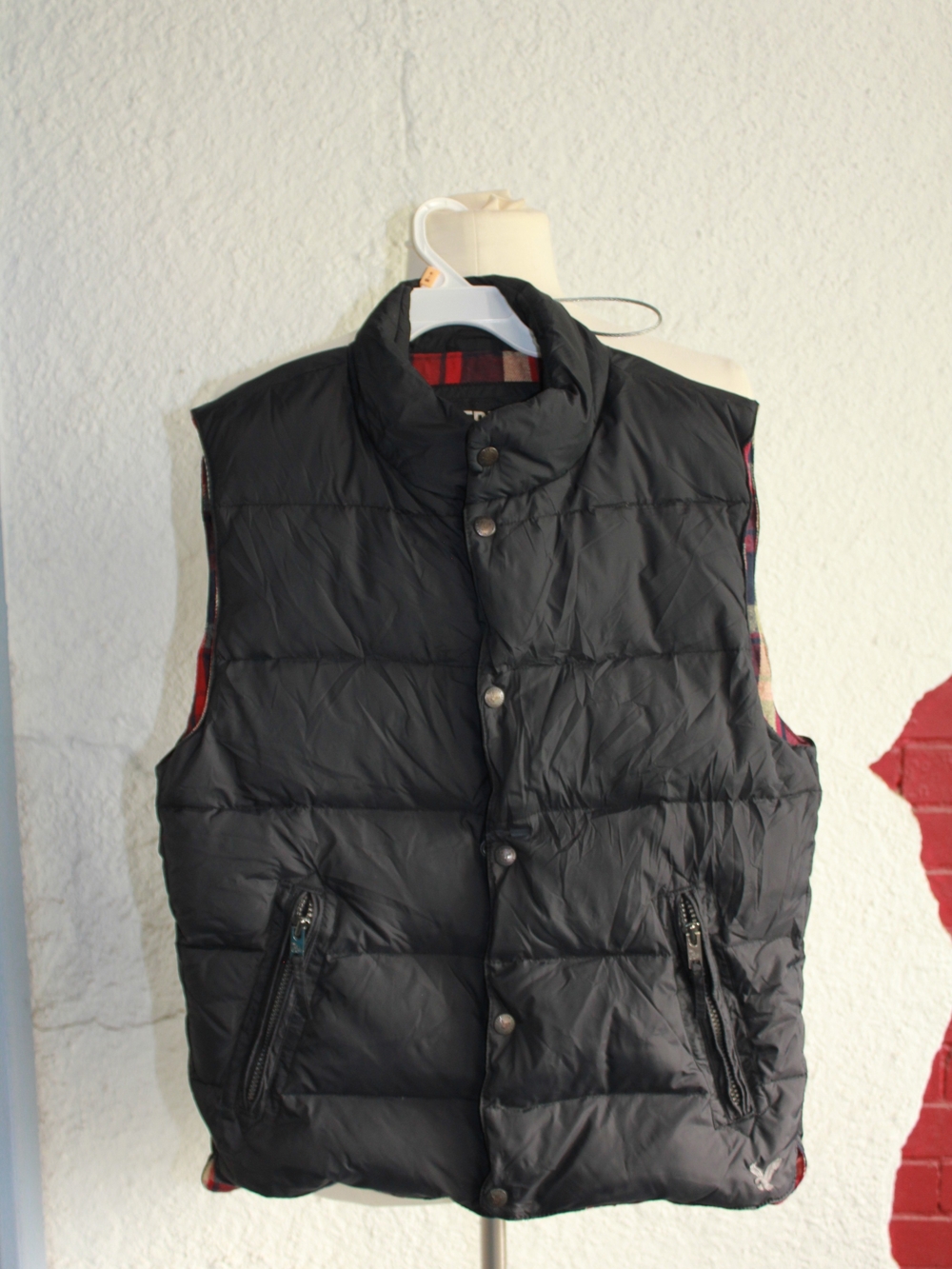 American Eagle Black Puffer Vest Small Plaid Lined Quilted Zip Snap